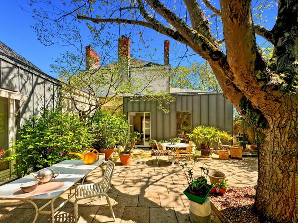 Vue carte postale sur la Maine : Maison atypique et appartement séparé de 300 m2 jouant sur les volumes, la lumière et les perspectives