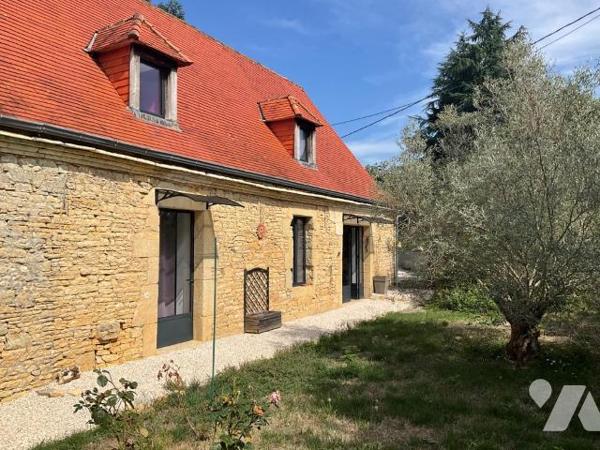 A VENDRE : Située à environ 15km au sud-ouest de GOURDON (Lot - 46) propriété en pierre composé...