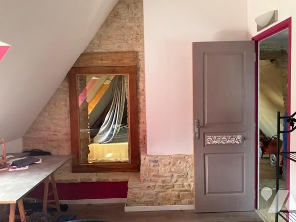 A VENDRE : Située à environ 15km au sud-ouest de GOURDON (Lot - 46) propriété en pierre composé...