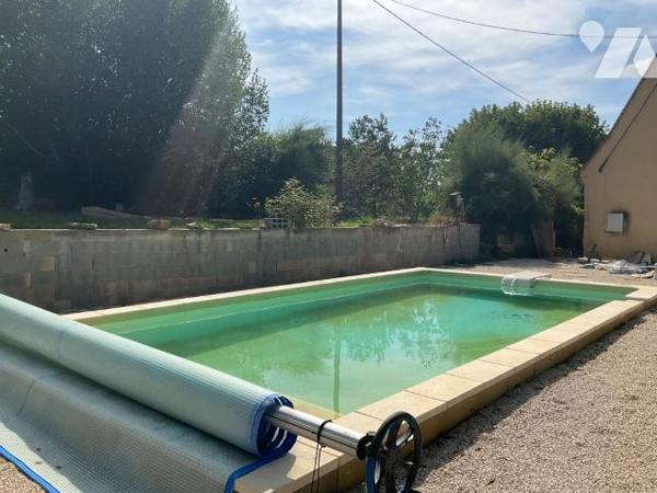 A VENDRE : Située à environ 15km au sud-ouest de GOURDON (Lot - 46) propriété en pierre composé...