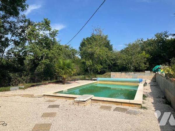 A VENDRE : Située à environ 15km au sud-ouest de GOURDON (Lot - 46) propriété en pierre composé...