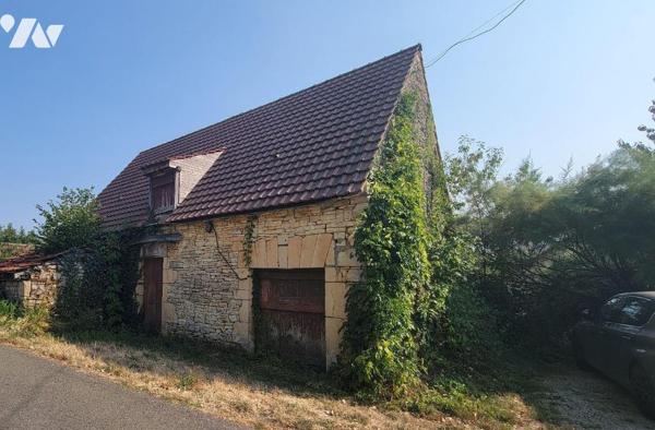 A VENDRE : Située à environ 15km au sud-ouest de GOURDON (Lot - 46) propriété en pierre composé...