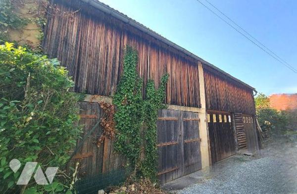 A VENDRE : Située à environ 15km au sud-ouest de GOURDON (Lot - 46) propriété en pierre composé...