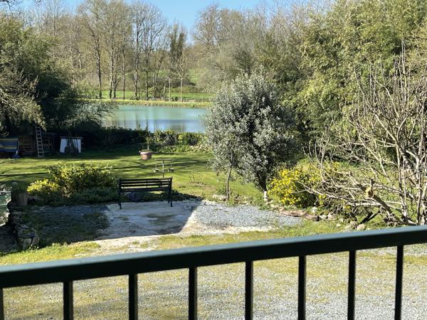 Vue lac, parc arboré, rivière et terrain de 3000 m² – 3 chambres, potentiel d'agrandissement par le grenier -
