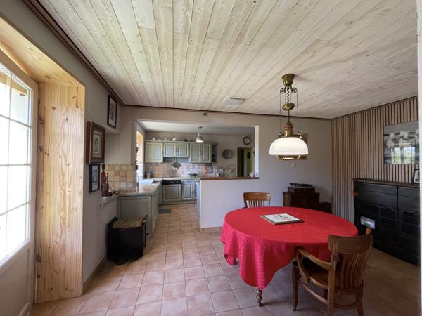 Vue lac, parc arboré, rivière et terrain de 3000 m² – 3 chambres, potentiel d'agrandissement par le grenier -