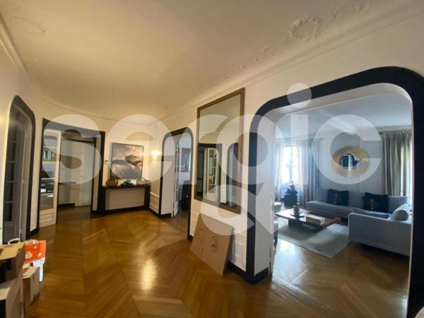 Location 6 Pieces 220 75116 Paris 81 0790 01 0004