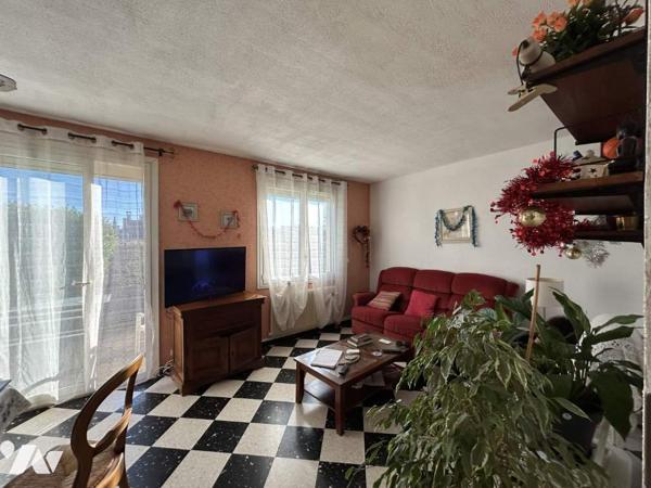 Maison Traditionnelle sur sous sol  garage piscine