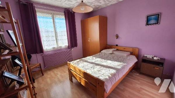 Maison Traditionnelle sur sous sol  garage piscine