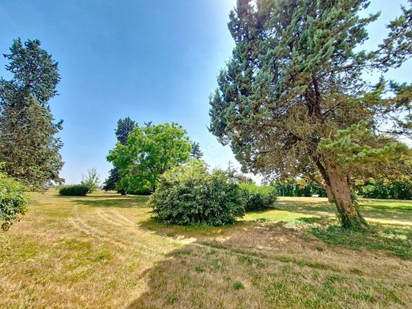 Appartement T3 lumineux avec balcon, vue dégagée sur parc arboré, au calme absolu à Poitiers