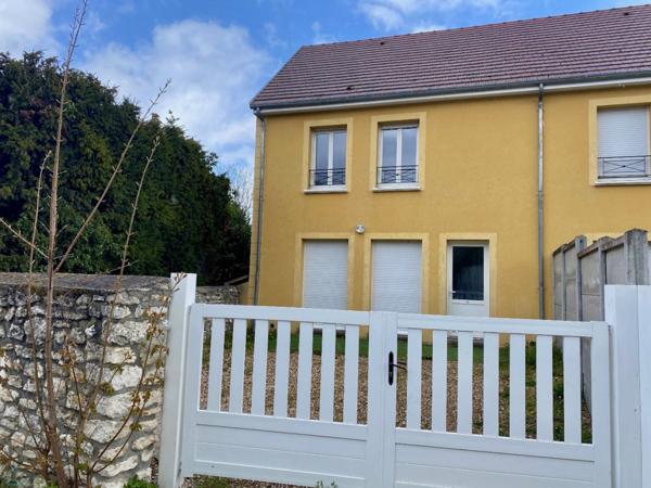 Maison récente avec jardinet