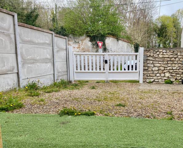 Maison récente avec jardinet