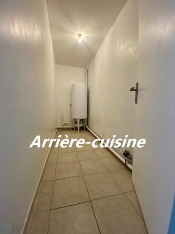 Maison récente avec jardinet