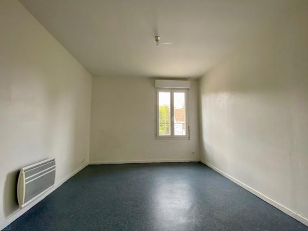 Maison récente avec jardinet