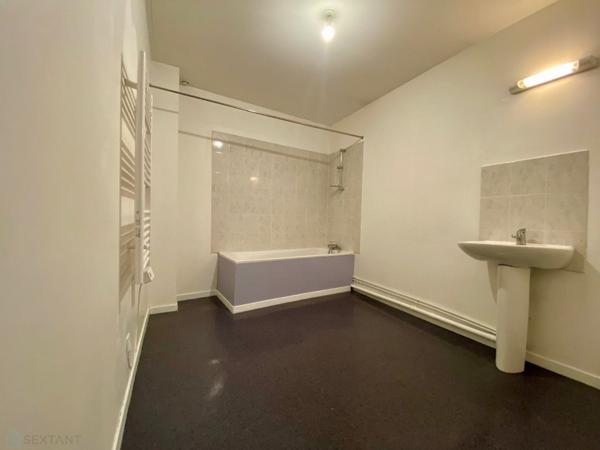 Maison récente avec jardinet