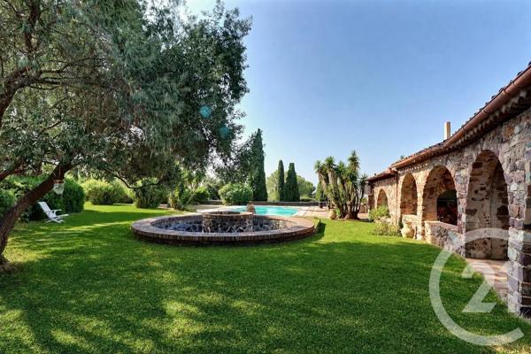 Maison à vendre  12 pièces - 500 m 2   FREJUS  - 83