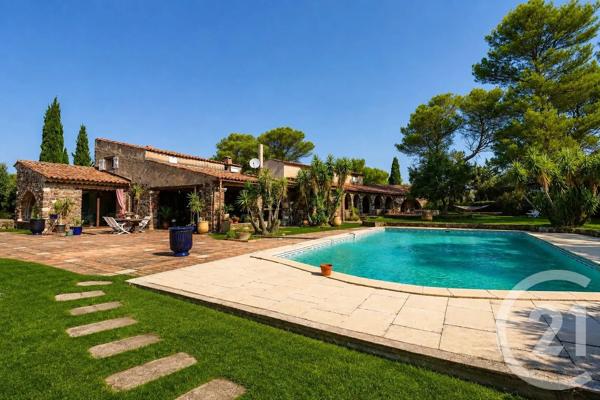 Maison à vendre  12 pièces - 500 m 2   FREJUS  - 83