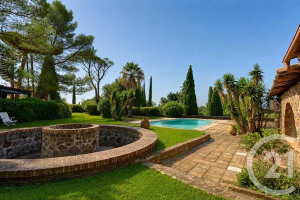 Maison à vendre  12 pièces - 500 m 2   FREJUS  - 83