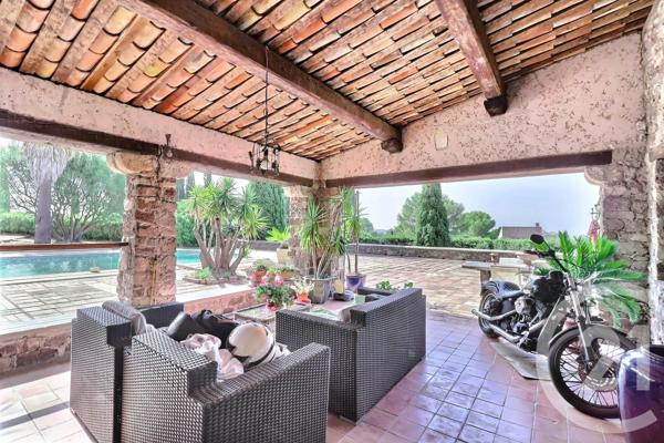 Maison à vendre  12 pièces - 500 m 2   FREJUS  - 83
