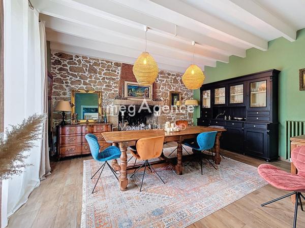 Maison à Saint-Laurent-sur-Sèvre, 85290 - 10 pièces 320m²