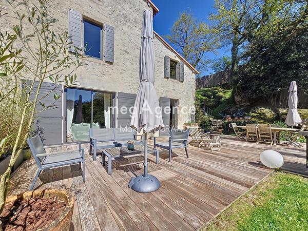 Maison à Saint-Laurent-sur-Sèvre, 85290 - 10 pièces 320m²