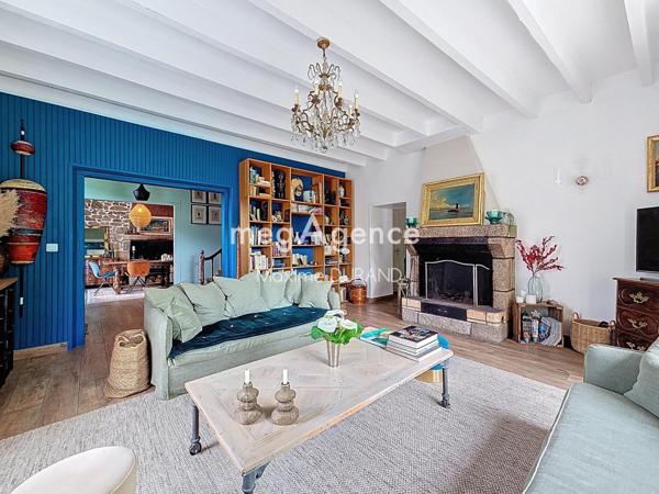 Maison à Saint-Laurent-sur-Sèvre, 85290 - 10 pièces 320m²