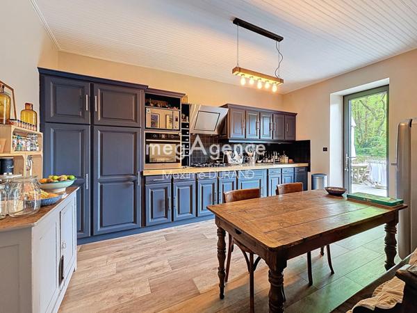 Maison à Saint-Laurent-sur-Sèvre, 85290 - 10 pièces 320m²