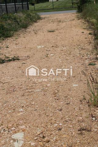 Saint Etienne de Vicq Terrain plat de 1703m2 libre constructeur