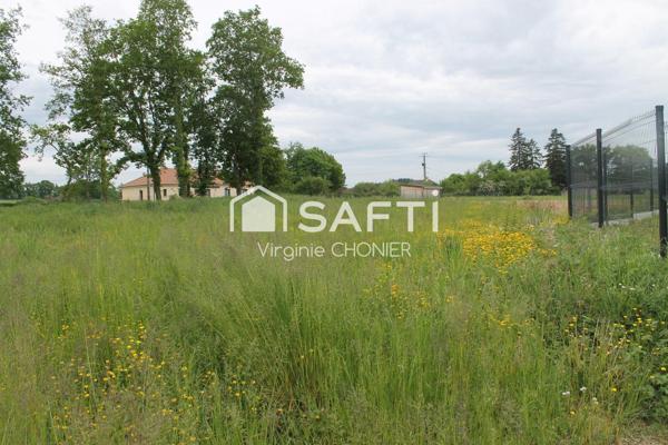 Saint Etienne de Vicq Terrain plat de 1703m2 libre constructeur