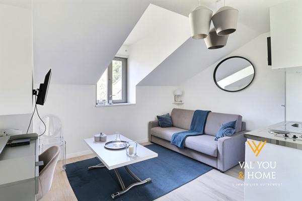 La Mulatière secteur COTEAU - FONTANIERES : charme, prestige et cadre unique avec piscine pour ce studio réhab