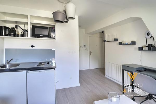 La Mulatière secteur COTEAU - FONTANIERES : charme, prestige et cadre unique avec piscine pour ce studio réhab