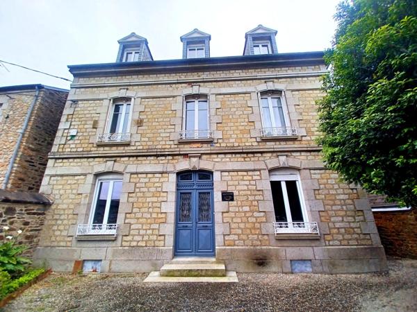 Maison à FOUGERES, 35300 - 11 pièces 250m²