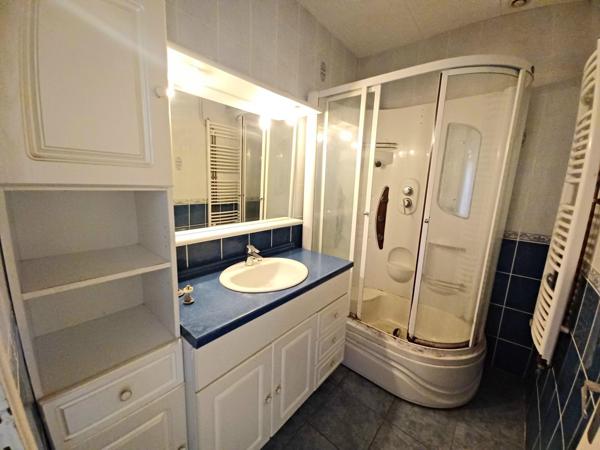 Maison à FOUGERES, 35300 - 11 pièces 250m²