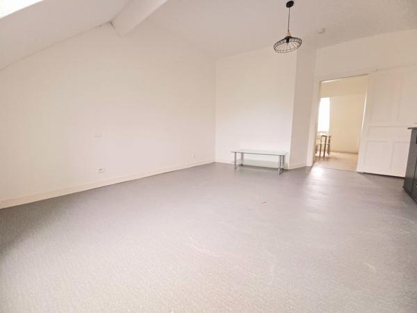 Maison à FOUGERES, 35300 - 11 pièces 250m²