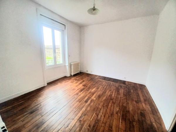 Maison à FOUGERES, 35300 - 11 pièces 250m²