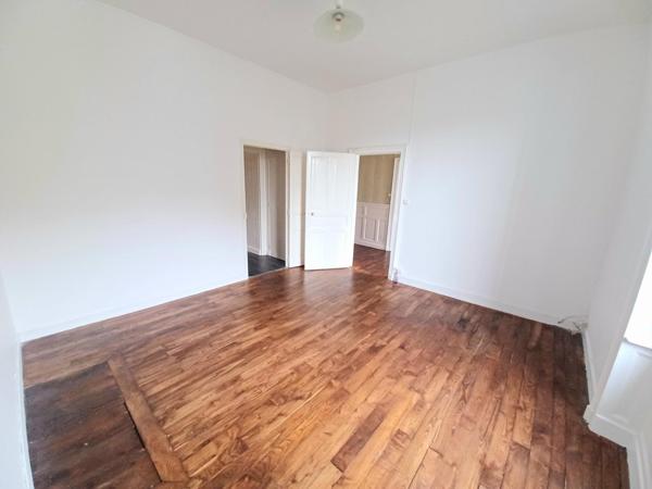 Maison à FOUGERES, 35300 - 11 pièces 250m²