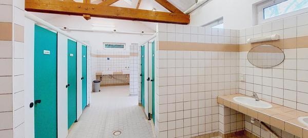 CAMPING AUX PORTES DE BEAUNE:  46 EMPLACEMENTS AVEC MAISON D'EXPLOITATION