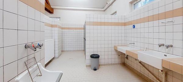 CAMPING AUX PORTES DE BEAUNE:  46 EMPLACEMENTS AVEC MAISON D'EXPLOITATION