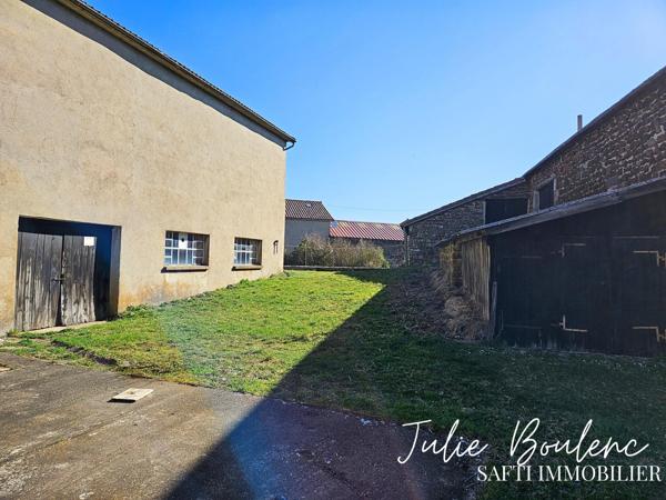 Maison avec dépendances dans charmant hameau