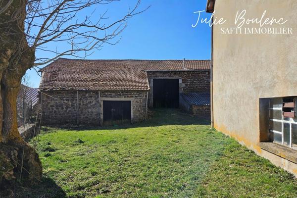 Maison avec dépendances dans charmant hameau