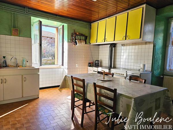 Maison avec dépendances dans charmant hameau