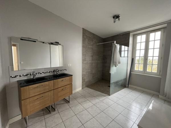 Maison à louer |  Ste-Mère |  5 pièces | 220 m²