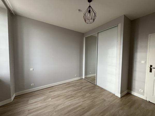 Maison à louer |  Ste-Mère |  5 pièces | 220 m²