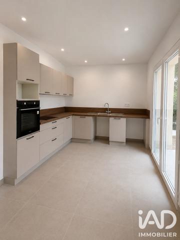 Location maison 4 pièces 93 m² Pélissanne
