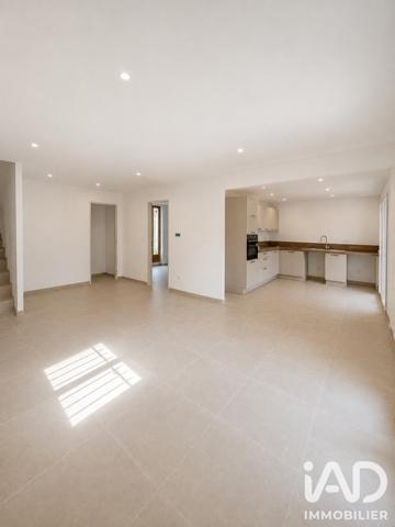 Location maison 4 pièces 93 m² Pélissanne