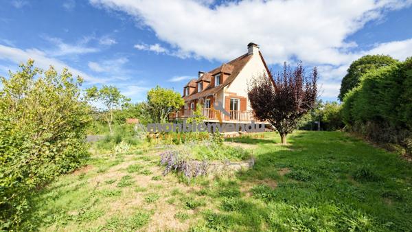 Maison familiale avec 6 chambres et sous-sol complet