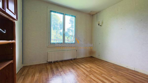 Maison familiale avec 6 chambres et sous-sol complet