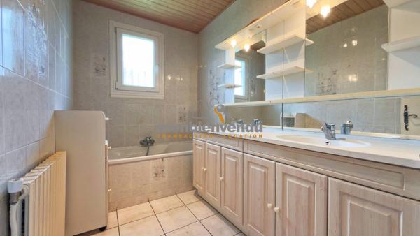 Maison familiale avec 6 chambres et sous-sol complet