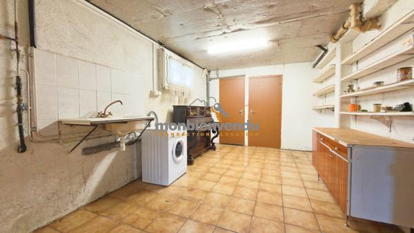 Maison familiale avec 6 chambres et sous-sol complet