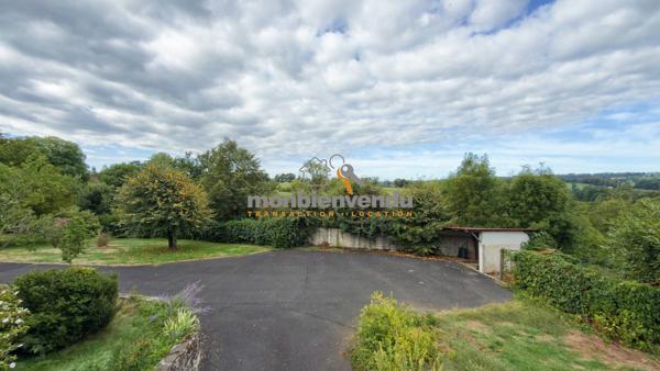 Maison familiale avec 6 chambres et sous-sol complet