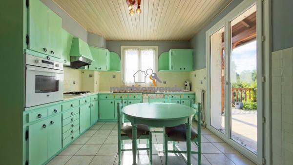 Maison familiale avec 6 chambres et sous-sol complet